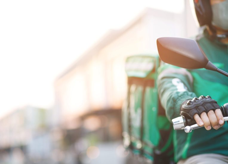 green rider Ready for fast food delivery with online applications